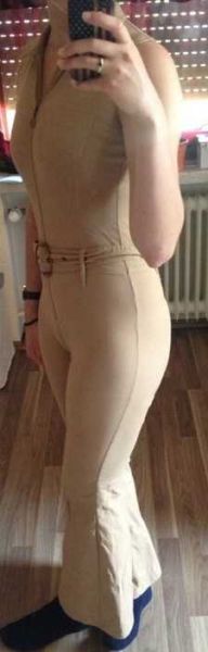 nude farbener jumpsuit