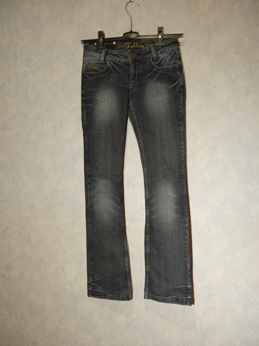 schöne Jeans mit Print auf den Taschen