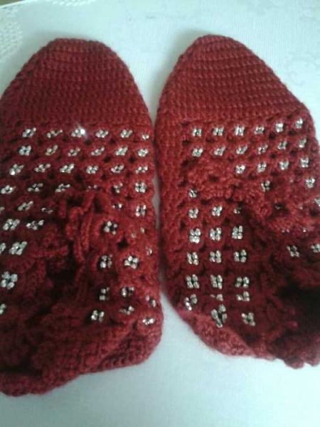 Hausschuhe gestrickt rot mit Glitzersteinchen