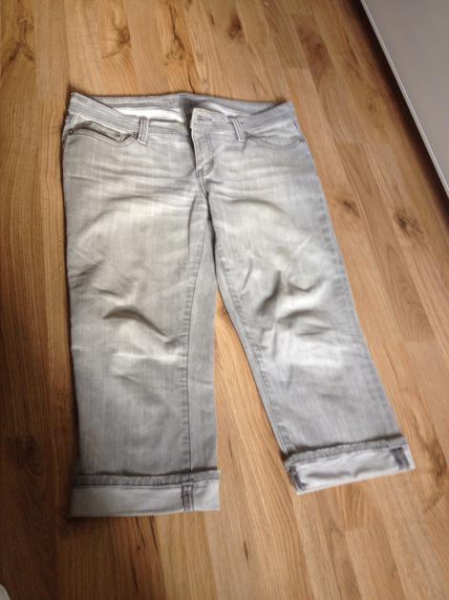 graue 3/4 Jeans 
