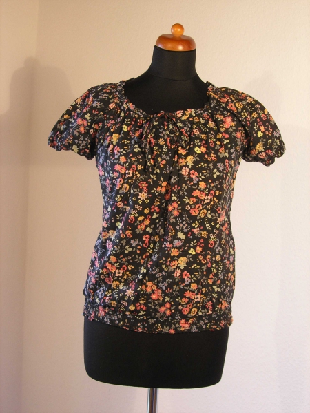 Süßes Blümchen-Oberteil