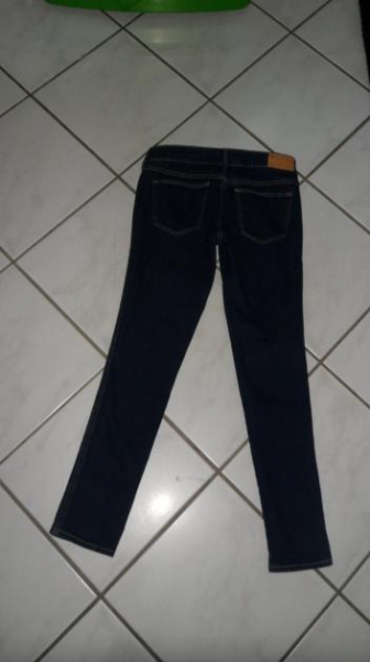 Jeansröhre - Röhre - Röhren- Stretchjeans - H & M 28/30 - Top - 