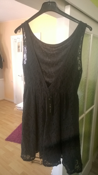 Schwarzes Spitzenkleid von New Yorker