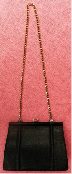 Damen Umhängetasche anthrazit / dunkelgrau in Lederoptik - Mit goldfarbenem Umhängekettchen 