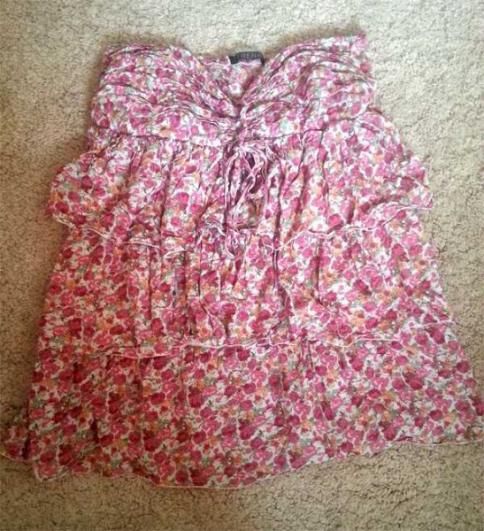 Trägerloses Blümchenkleid