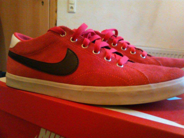 Rote Nike Sneaker NEU