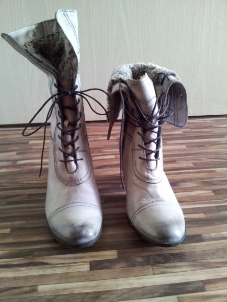 NEU! hellgraue Halbstiefel von Carinii