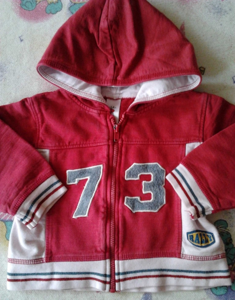 Schöne Kapuzenjacke Gr.74