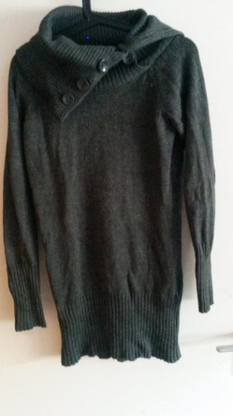 schönes Strickleid mit Knopfleiste