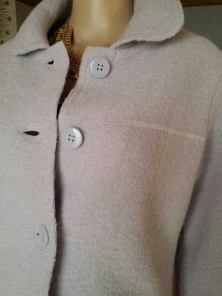 Süsse kurze Jäckchen in farbe hell lila