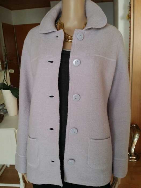 Süsse kurze Jäckchen in farbe hell lila