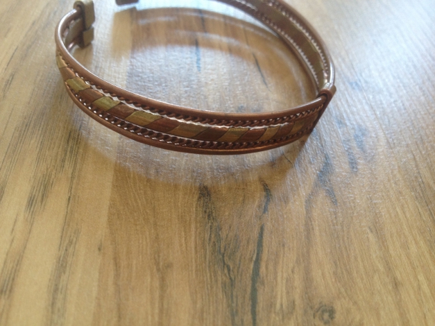 Bronzefarbener Armreif 