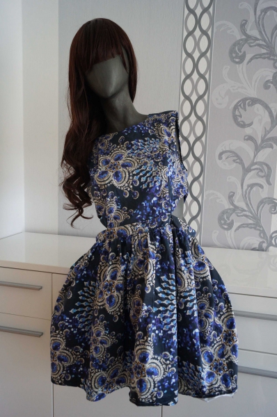 Asos Wunderschönes blaues Diamant Blumen Kleid mit Ausschnitten ausgez. 42 XL 40 L