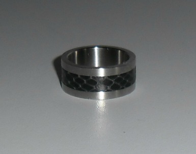 Schöner Ring, Edelstahl mit Lederband 19 mm 