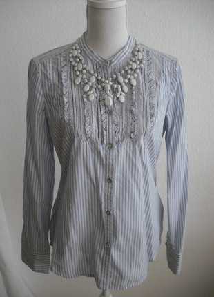 Streifenbluse im Mustermix und Rüschen