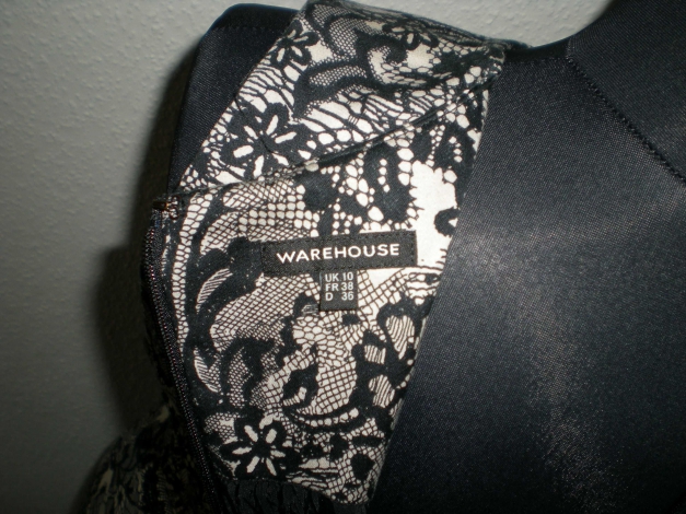 Elegantes gemustertes Kleid von Warehouse