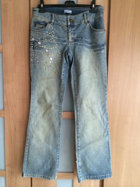 Jeans mit Straßsteinchen und Glitzer