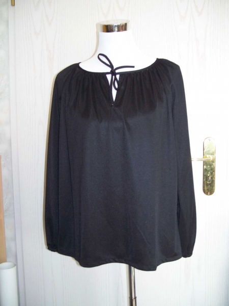 VINTAGE// Weite schwarze 70er-Bluse (langärmlig) von *Trevira*