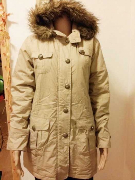 Schöne Jacke mit Fell Kapuze und Steinchen