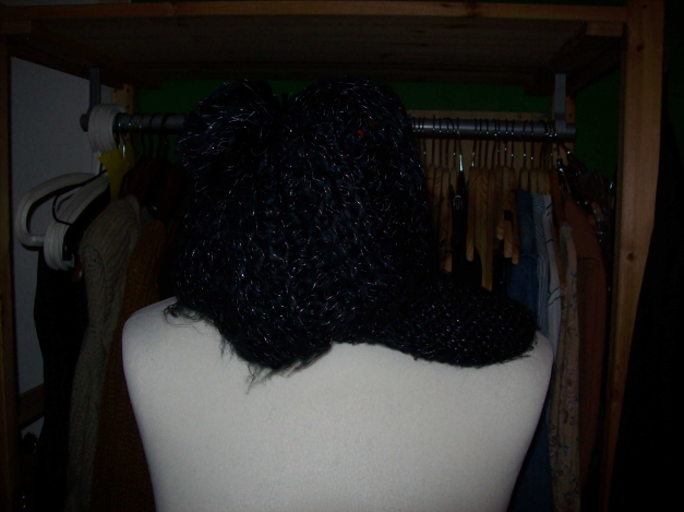 Lässiges Strickcap mit Bommel