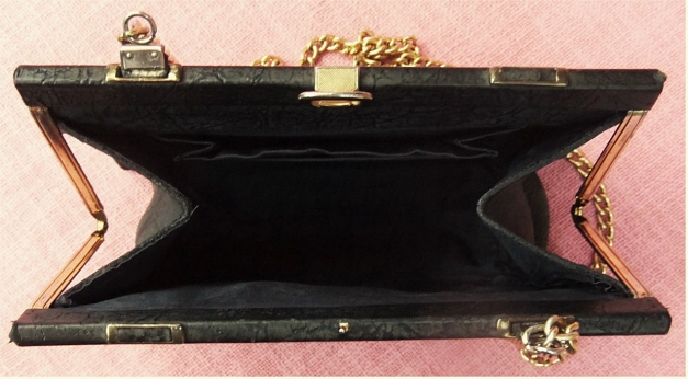 Damen Umhängetasche anthrazit / dunkelgrau in Lederoptik - Mit goldfarbenem Umhängekettchen 