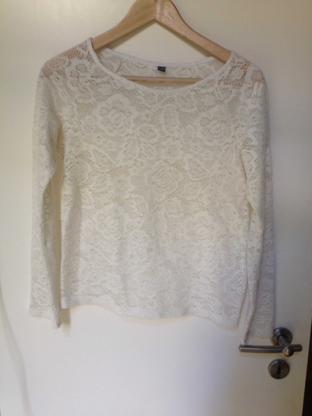 schönes Spitzenshirt in crème