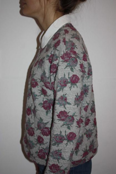 Pullover mit Rosenmuster