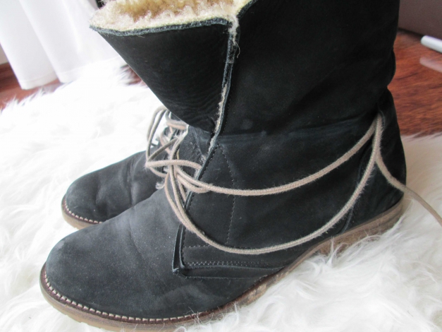 Schwarze Winterboots mit Fell