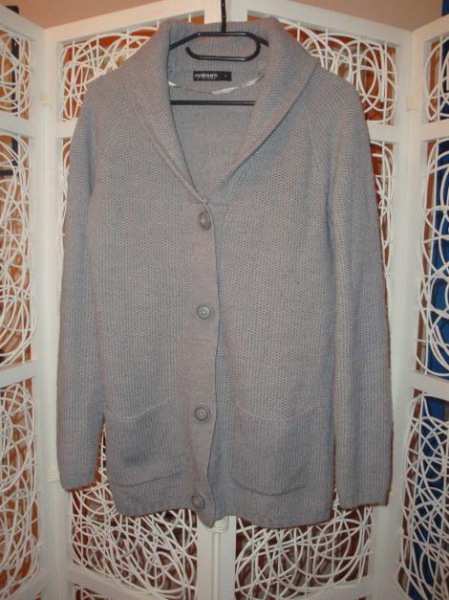 Kuscheliger grauer Cardigan