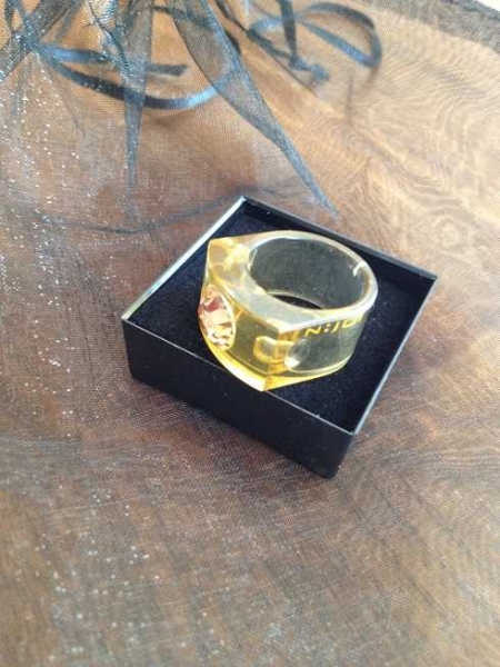 N:JOI / schöner Ring mit funkelndem Swarovski