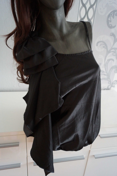 Schwarzes Oberteil mit großer Schleife 38 M