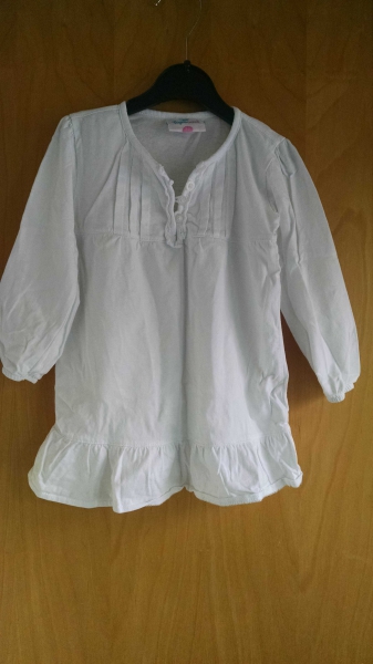 Süßes weißes Shirt