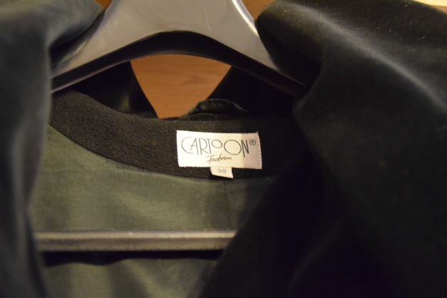 Oversized Mantel von Cartoon schwarz