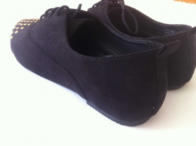 schwarze Schnürschuhe Veloursleder Gold