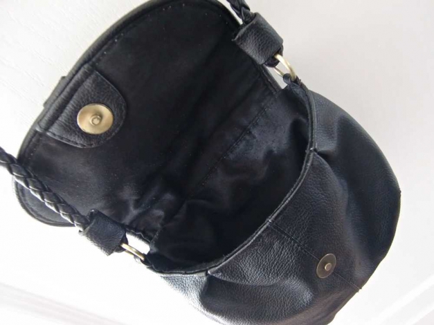 Umhängetasche mit Fransenanhänger