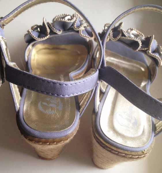 Zauberhafte Sandalette NEU