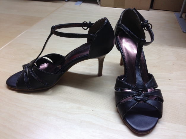 Braune Riemchenpumps