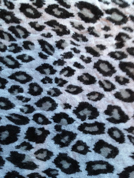 trendy Tuch im Leolook