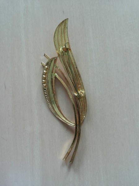 Echt vintage goldene Brosche mit Strasssteinen