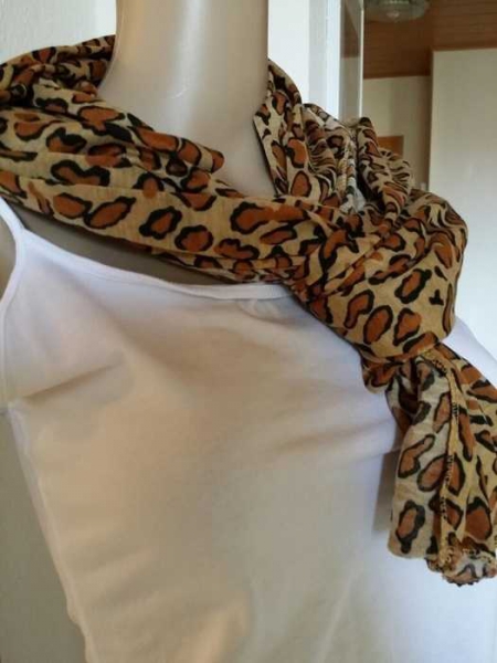 Schöne Schal mit Tiger Lok 
