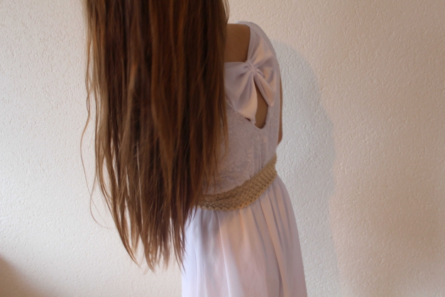 Kleid weiß mit Spitze schleife am Rücken