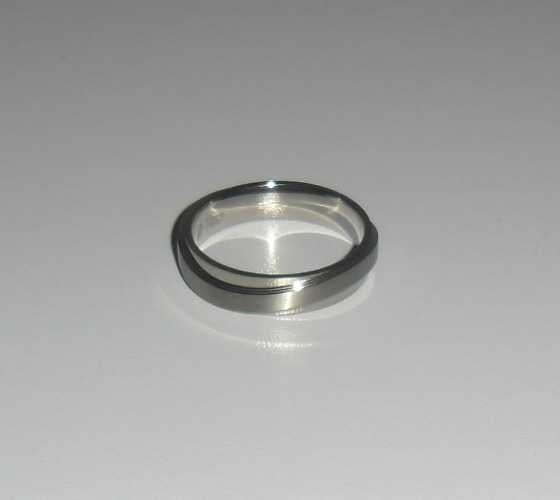 Wunderschöner Ring, Titan 20,5 mm