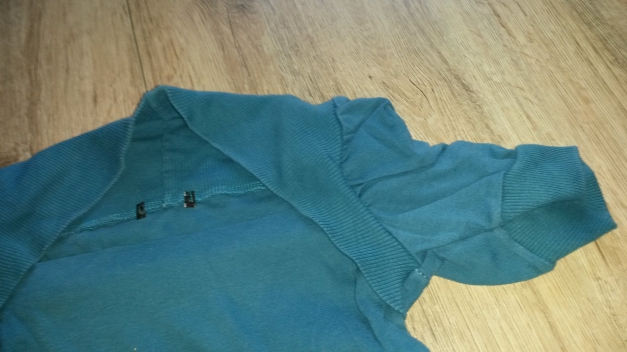 türkises Sommertshirt mit süßen Ärmeln