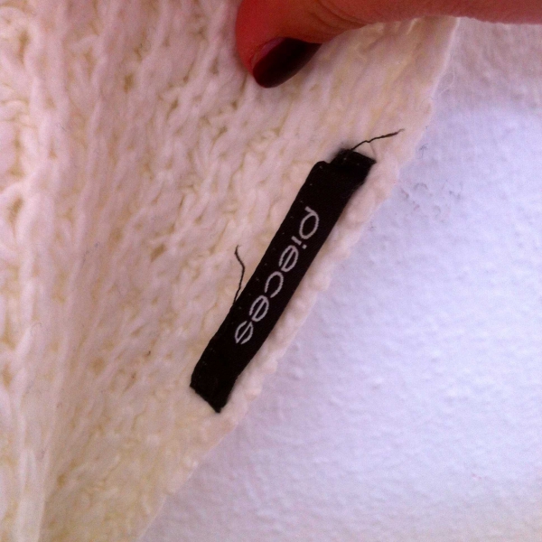 Weißer Strickschal Pieces