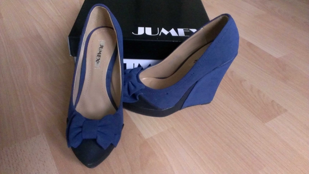Blau schwarze Keilpumps