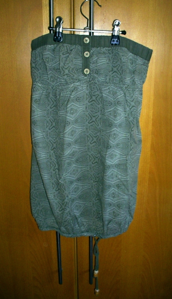 Bershka schulterfreies Top in khaki-grün