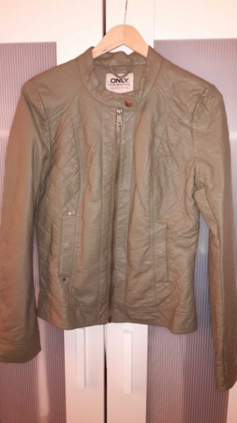 Schöne lindgrüne Kunstlederjacke