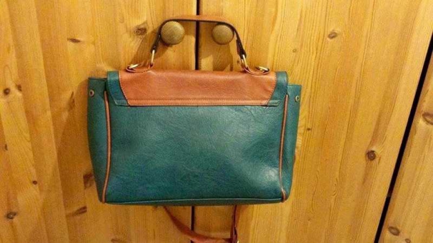 Schöne Umhängtasche aus SIX