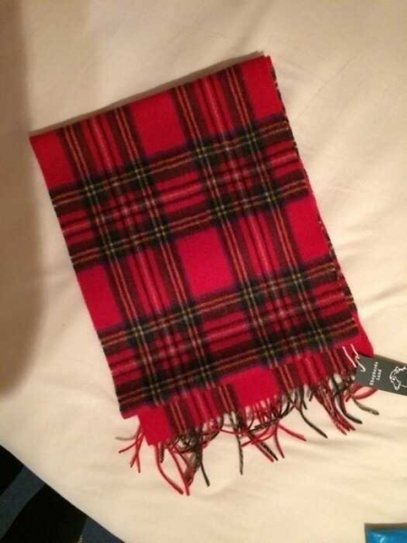 Neu mit Etikett! - Super kuscheliger Schal - Reine Schurwolle Luxury Tartan Schal - echtes Lammfell