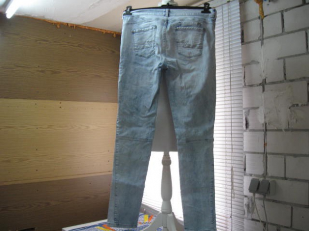 *** Irre Löcherjeans ***